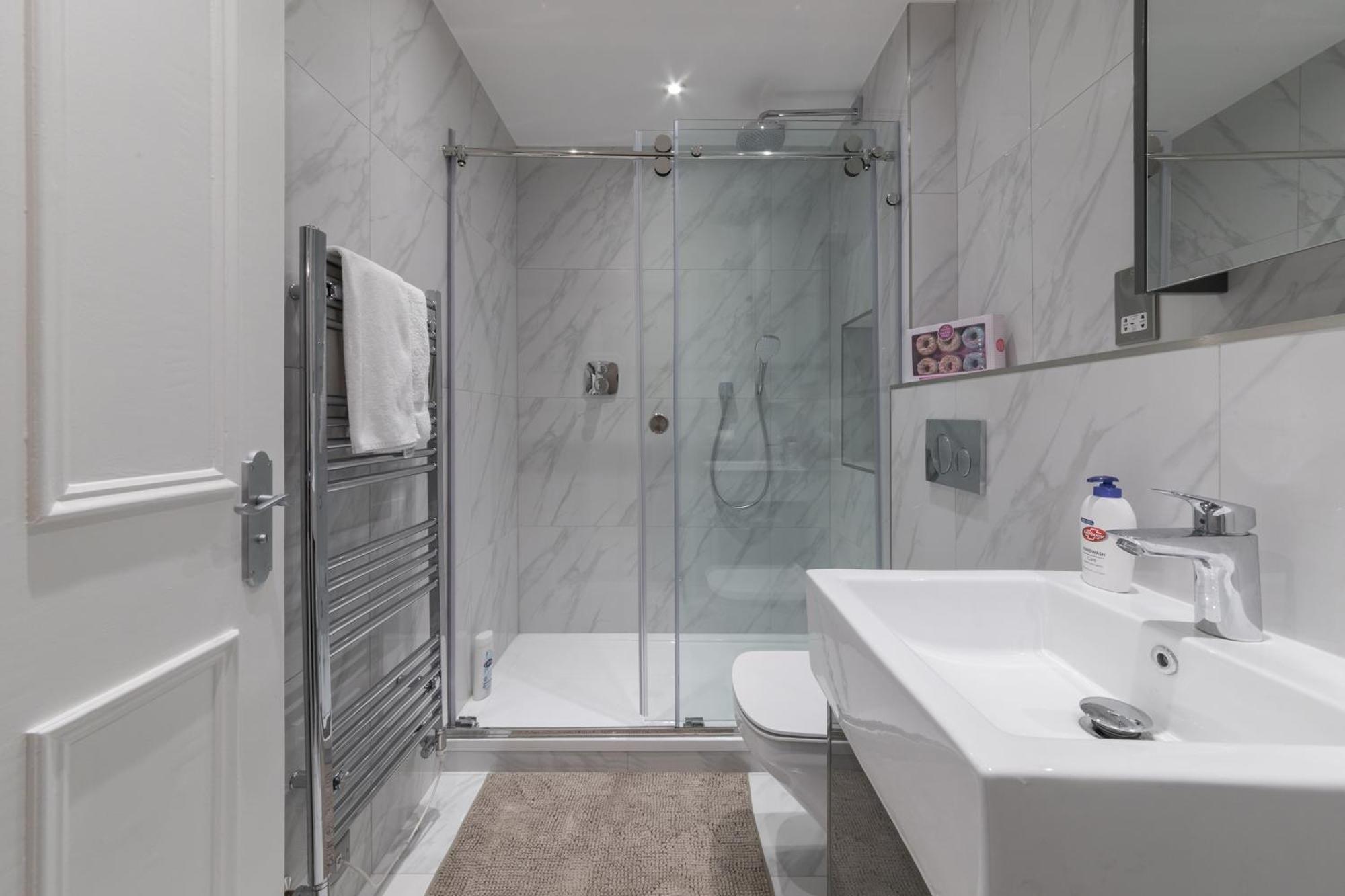 Luxury London 3 Bedroom Duplex With Pool Table - 4Hs المظهر الخارجي الصورة